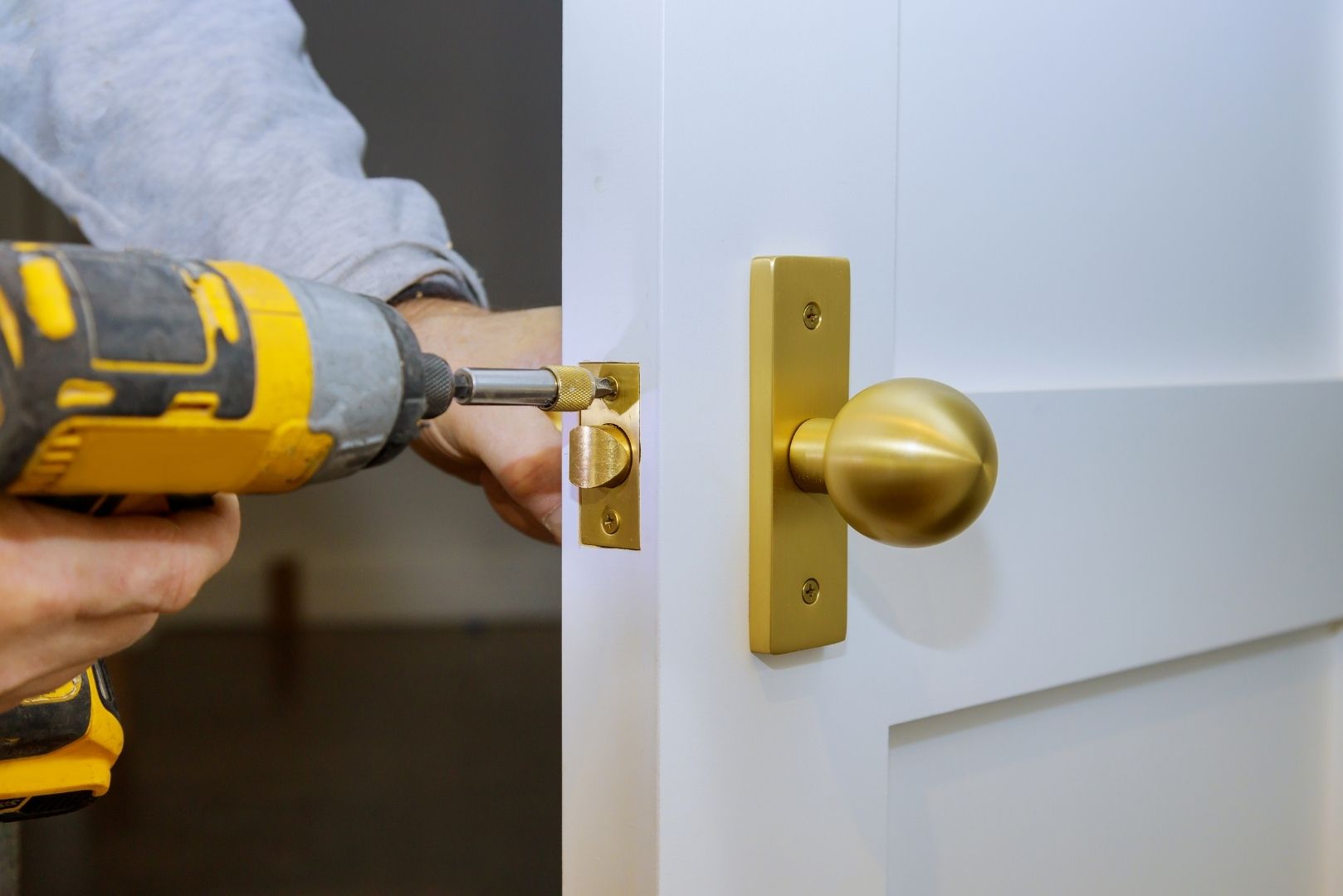 Montaż końcowy oświetlenia i armatury